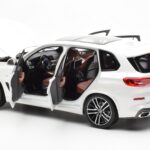 BMW X5 G05 ホワイト Paragon 1:18 - image 5 of 8