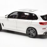 BMW X5 G05 ホワイト Paragon 1:18 - image 7 of 8