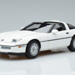 Chevrolet Corvette C4 ホワイト AUTOart 1:18 71243 メタル
