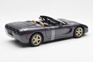 Chevrolet Corvette C5 コンバーチブル パープル パール メタリック UT Models 1:18 21010 メタル - 画像 2/6