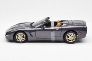 Chevrolet Corvette C5 コンバーチブル パープル パール メタリック UT Models 1:18 21010 メタル - 画像 3/6