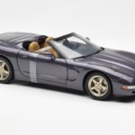 Chevrolet Corvette C5 コンバーチブル パープル パール メタリック UT Models 1:18 - image 4 of 6