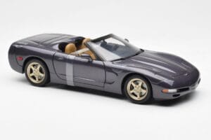 Chevrolet Corvette C5 コンバーチブル パープル パール メタリック UT Models 1:18 21010 メタル - 画像 4/6