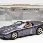 Chevrolet Corvette C5 コンバーチブル パープル パール メタリック UT Models 1:18 - image 6 of 6