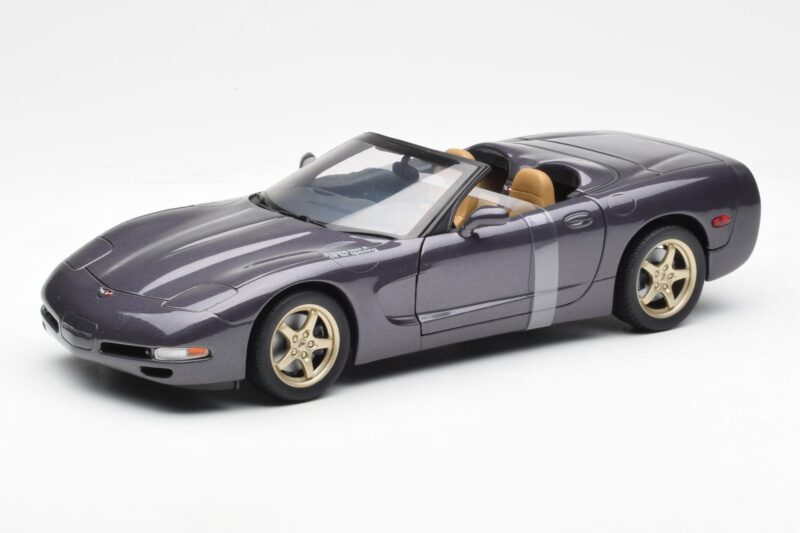Chevrolet Corvette C5 コンバーチブル パープル パール メタリック UT Models 1:18