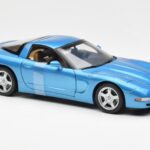 Chevrolet Corvette C5 ブルー メタリック UT Models 1:18 - image 4 of 6