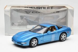 Chevrolet Corvette C5 ブルー メタリック UT Models 1:18 21004 メタル - 画像 6/6