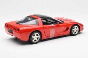 Chevrolet Corvette C5 ハードトップ レッド UT Models 1:18 21041 メタル - 画像 2/6