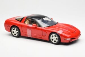 Chevrolet Corvette C5 ハードトップ レッド UT Models 1:18 21041 メタル - 画像 4/6