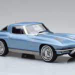 Chevrolet Corvette C2 Sting Ray ブルー Norev 1:18 - image 4 of 6