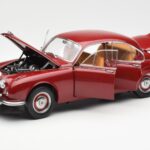 Daimler 250 V8 レッド Paragon 1:18 - image 2 of 8