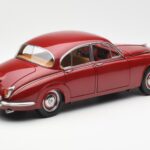 Daimler 250 V8 レッド Paragon 1:18 - image 3 of 8