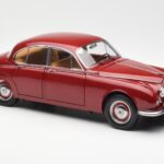 Daimler 250 V8 レッド Paragon 1:18 - image 6 of 8