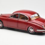 Daimler 250 V8 レッド Paragon 1:18 - image 7 of 8