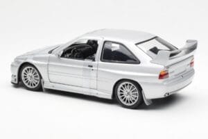 Ford Escort RS Cosworth ストリートカー シルバー UT Models 1:18 22706 メタル - 画像 4/6