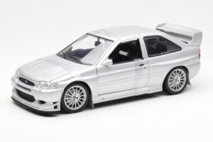 Ford Escort RS Cosworth ストリートカー シルバー UT Models 1:18