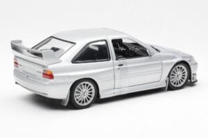 Ford Escort RS Cosworth ストリートカー シルバー UT Models 1:18 22706 メタル - 画像 5/6