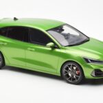 Ford Focus Mk5 ST Phase 2 ミーングリーン Otto 1:18 - image 4 of 6