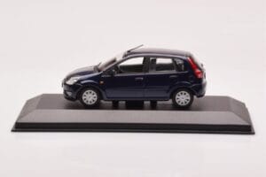 Ford Fusion ブルー Minichamps 1:43