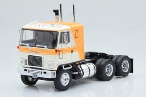 GMC Astro 95 ベージュ ホワイト IXO 1:43
