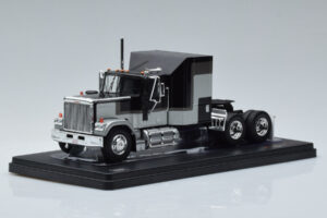 GMC General シルバー ブラック IXO 1:43 TR117