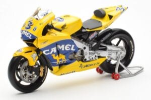 Honda RC211V Pramac Pons #3 M. Biaggi MotoGP 2003 Minichamps 1:12 122037103 メタル - 画像 2/4