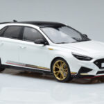 Hyundai i30 N PD アトラスホワイト MCG 1:18 - image 4 of 6
