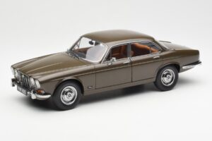 Jaguar XJ6 Series 1 4.2 Sable ブラウン Paragon 1:18