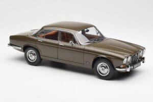 Jaguar XJ6 Series 1 4.2 Sable ブラウン Paragon 1:18 2011004 メタル - 画像 6/8