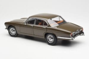 Jaguar XJ6 Series 1 4.2 Sable ブラウン Paragon 1:18 2011004 メタル - 画像 7/8