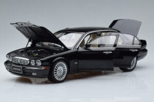 Jaguar XJ6 X350 エボニーブラック Almost Real 1:18 810501 メタル - 画像 2/11