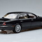 Jaguar XJ6 X350 エボニーブラック Almost Real 1:18 - image 3 of 11