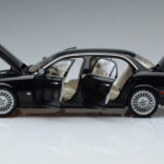 Jaguar XJ6 X350 エボニーブラック Almost Real 1:18 - image 4 of 11