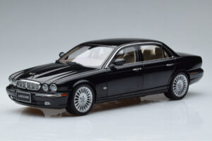 Jaguar XJ6 X350 エボニーブラック Almost Real 1:18