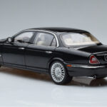 Jaguar XJ6 X350 エボニーブラック Almost Real 1:18 - image 6 of 11