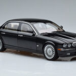 Jaguar XJ6 X350 エボニーブラック Almost Real 1:18 - image 10 of 11