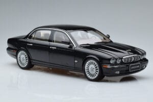 Jaguar XJ6 X350 エボニーブラック Almost Real 1:18 810501 メタル - 画像 10/11