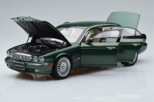 Jaguar XJ6 X350 レーシンググリーン Almost Real 1:18 810502 メタル - 画像 2/13