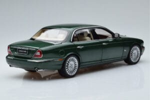 Jaguar XJ6 X350 レーシンググリーン Almost Real 1:18 810502 メタル - 画像 3/13