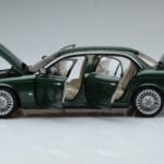 Jaguar XJ6 X350 レーシンググリーン Almost Real 1:18 - image 4 of 13