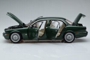 Jaguar XJ6 X350 レーシンググリーン Almost Real 1:18 810502 メタル - 画像 4/13