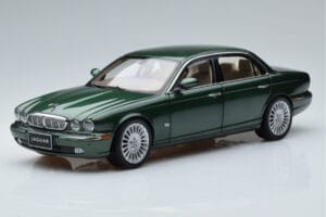 Jaguar XJ6 X350 レーシンググリーン Almost Real 1:18 810502