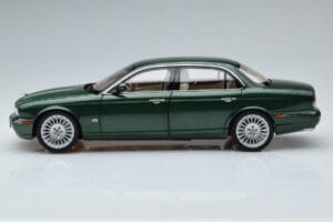 Jaguar XJ6 X350 レーシンググリーン Almost Real 1:18 810502 メタル - 画像 5/13