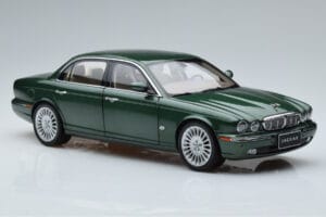 Jaguar XJ6 X350 レーシンググリーン Almost Real 1:18 810502 メタル - 画像 6/13