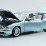 Jaguar XJ6 X350 Seafrost ライトブルー Almost Real 1:18 - image 2 of 11