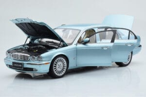 Jaguar XJ6 X350 Seafrost ライトブルー Almost Real 1:18 810503 メタル - 画像 2/11