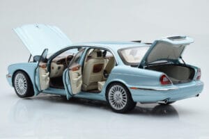Jaguar XJ6 X350 Seafrost ライトブルー Almost Real 1:18 810503 メタル - 画像 3/11