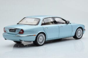 Jaguar XJ6 X350 Seafrost ライトブルー Almost Real 1:18 810503 メタル - 画像 4/11