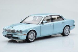 Jaguar XJ6 X350 Seafrost ライトブルー Almost Real 1:18 810503