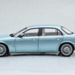 Jaguar XJ6 X350 Seafrost ライトブルー Almost Real 1:18 - image 6 of 11